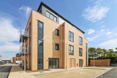 2 bedroom Flat to let in New Town Road, New Town, Ashford, TN24