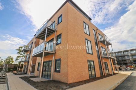 2 bedroom Flat to let in New Town Road, New Town, Ashford, TN24