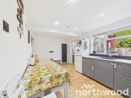 3 bedroom Terraced House for sale in Oak Tree Road, Ashford, TN23