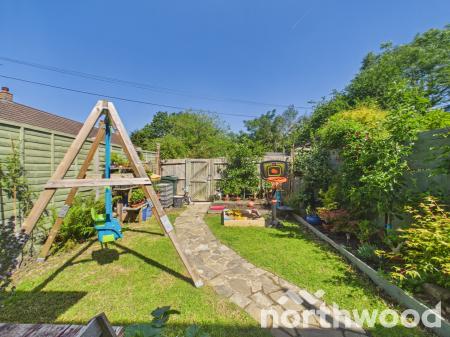 3 bedroom Terraced House for sale in Oak Tree Road, Ashford, TN23