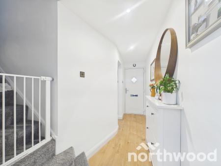 3 bedroom Terraced House for sale in Oak Tree Road, Ashford, TN23