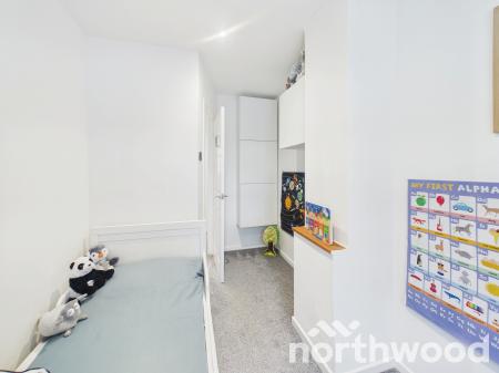 3 bedroom Terraced House for sale in Oak Tree Road, Ashford, TN23