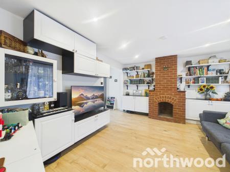 3 bedroom Terraced House for sale in Oak Tree Road, Ashford, TN23