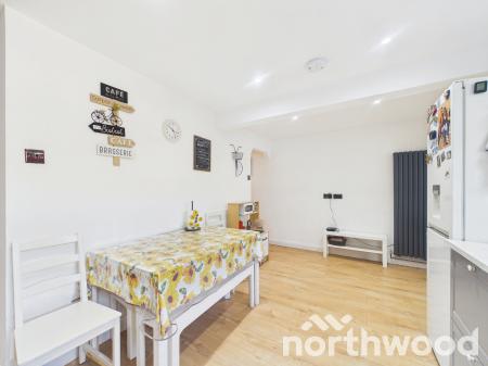 3 bedroom Terraced House for sale in Oak Tree Road, Ashford, TN23