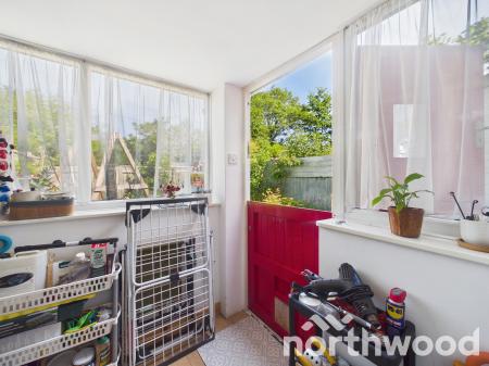 3 bedroom Terraced House for sale in Oak Tree Road, Ashford, TN23