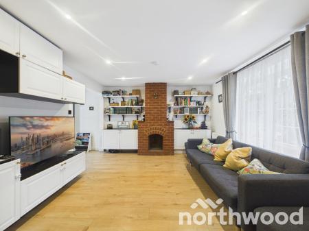 3 bedroom Terraced House for sale in Oak Tree Road, Ashford, TN23