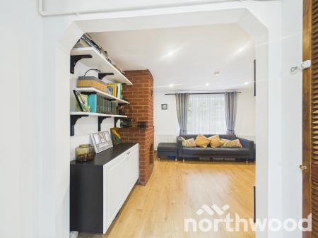 3 bedroom Terraced House for sale in Oak Tree Road, Ashford, TN23