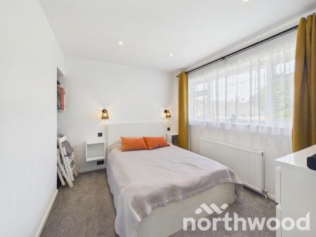 3 bedroom Terraced House for sale in Oak Tree Road, Ashford, TN23