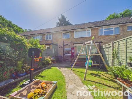 3 bedroom Terraced House for sale in Oak Tree Road, Ashford, TN23