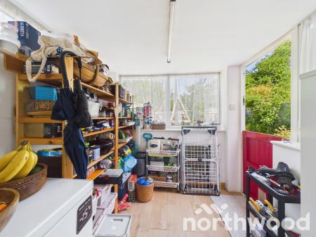3 bedroom Terraced House for sale in Oak Tree Road, Ashford, TN23