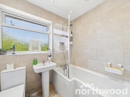 3 bedroom Terraced House for sale in Oak Tree Road, Ashford, TN23