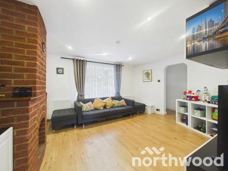 3 bedroom Terraced House for sale in Oak Tree Road, Ashford, TN23