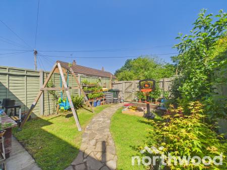 3 bedroom Terraced House for sale in Oak Tree Road, Ashford, TN23