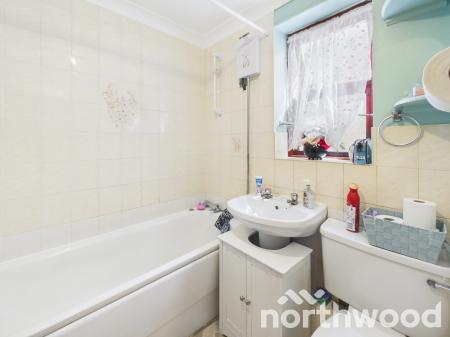 1 bedroom Ground floor flat for sale in Ashdale Place, Churchyard, Ashford, TN23
