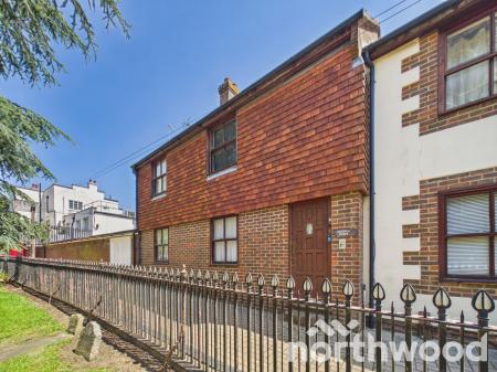 1 bedroom Ground floor flat for sale in Ashdale Place, Churchyard, Ashford, TN23