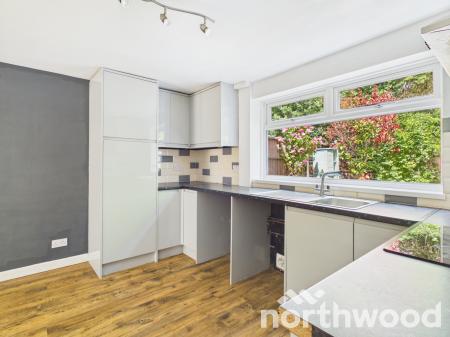 3 bedroom End of terrace house to let in Oak Tree Road, Ashford, TN23