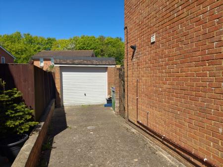 2 bedroom Semi-detached house to let in Firs Lane, Cheriton, Cheriton, CT19