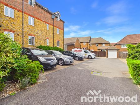2 bedroom Apartment for sale in Greyhound Chase, Singleton, Ashford, TN23