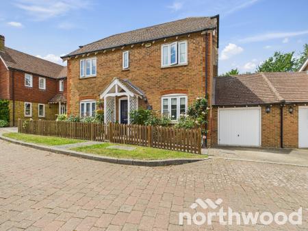 4 bedroom Detached house for sale in Green Fields Lane, Singleton, Ashford, TN23