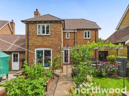 4 bedroom Detached house for sale in Green Fields Lane, Singleton, Ashford, TN23