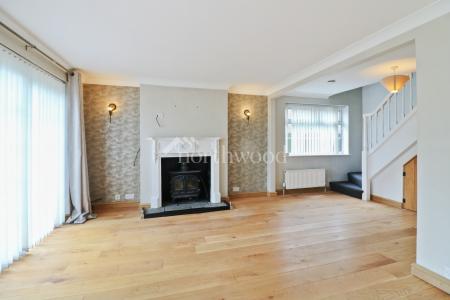 5 bedroom Detached house to let in Swan Lane, Sellindge, TN25