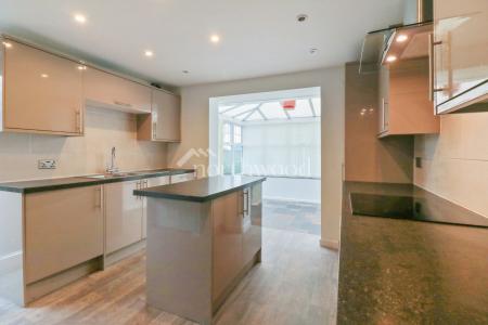 5 bedroom Detached house to let in Swan Lane, Sellindge, TN25