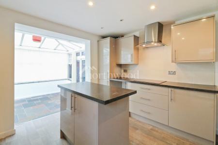 5 bedroom Detached house to let in Swan Lane, Sellindge, TN25
