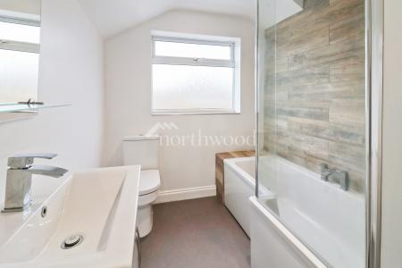 5 bedroom Detached house to let in Swan Lane, Sellindge, TN25