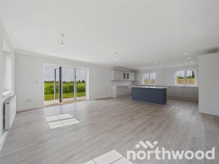 4 bedroom Flat for sale in School Road, Romney Marsh, TN29