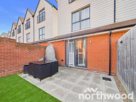 3 bedroom Town house for sale in Chilmington Avenue, Chilmington Green, Ashford, TN23