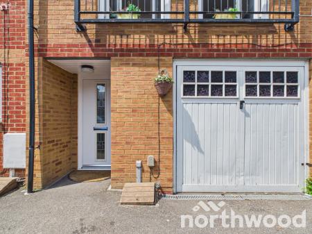 4 bedroom Terraced House to let in Richmond Meech Drive, Kennington, Ashford, TN24