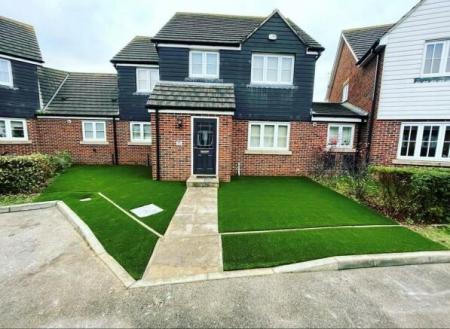 4 bedroom Detached house to let in Kennard Way, Ashford, Ashford, TN24