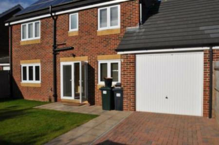 4 bedroom Detached house to let in Kennard Way, Ashford, Ashford, TN24