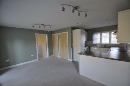 4 bedroom Detached house to let in Kennard Way, Ashford, Ashford, TN24
