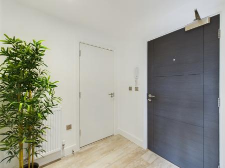 1 bedroom Flat to let in George Street, Victoria Point, Ashford, TN23