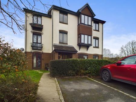 2 bedroom Flat to let in Longacre Road, Singleton, Ashford, TN23