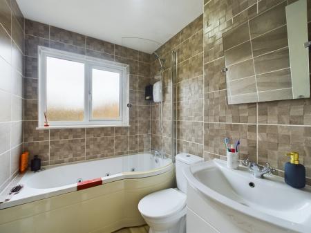 2 bedroom Flat to let in Longacre Road, Singleton, Ashford, TN23