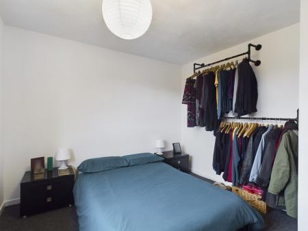 2 bedroom Flat to let in Longacre Road, Singleton, Ashford, TN23