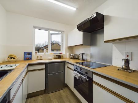 2 bedroom Flat to let in Longacre Road, Singleton, Ashford, TN23