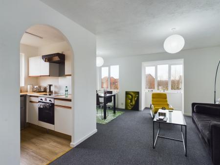 2 bedroom Flat to let in Longacre Road, Singleton, Ashford, TN23