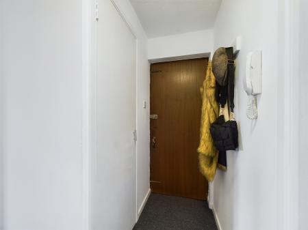 2 bedroom Flat to let in Longacre Road, Singleton, Ashford, TN23