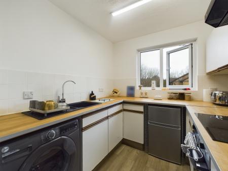 2 bedroom Flat to let in Longacre Road, Singleton, Ashford, TN23