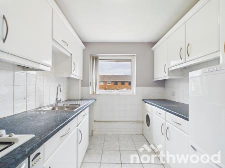 2 bedroom Maisonette to let in Northfleet Close, Vinters Park, Maidstone, ME14