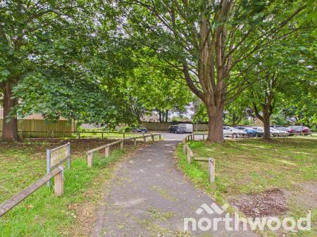 2 bedroom Maisonette to let in Northfleet Close, Vinters Park, Maidstone, ME14
