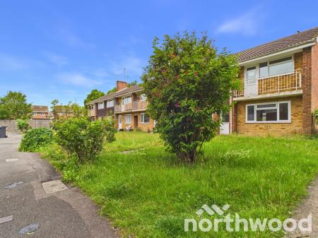 2 bedroom Maisonette to let in Northfleet Close, Vinters Park, Maidstone, ME14