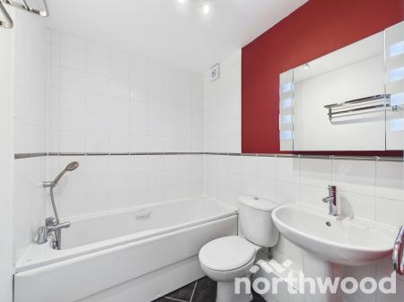 2 bedroom Flat to let in Hurst Road, Kennington, Ashford, TN24
