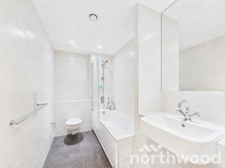 1 bedroom Flat for sale in Park Street, Town Centre, Ashford, TN24