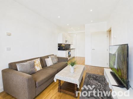 1 bedroom Flat for sale in Park Street, Town Centre, Ashford, TN24