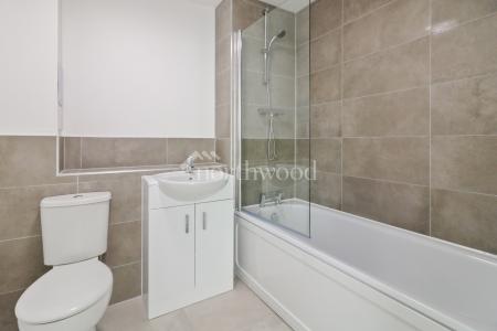 1 bedroom Flat to let in New Town Road, New Town, Ashford, TN24