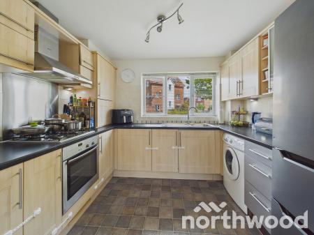 2 bedroom Apartment for sale in Hedgers Way, Chartfields, Ashford, TN23